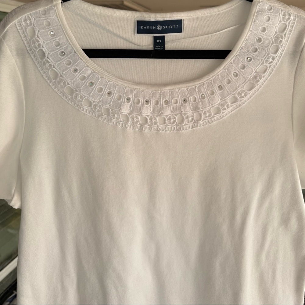 Karen Scott White Short Sleeve Tee Embroidered Eyelet Scoop Neck Top Size M - Picture 3 of 9